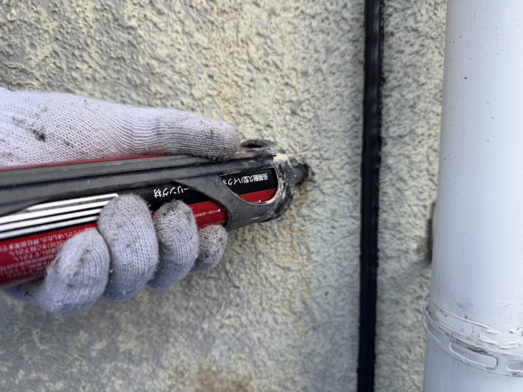 下地処理(ビス頭コーキング)