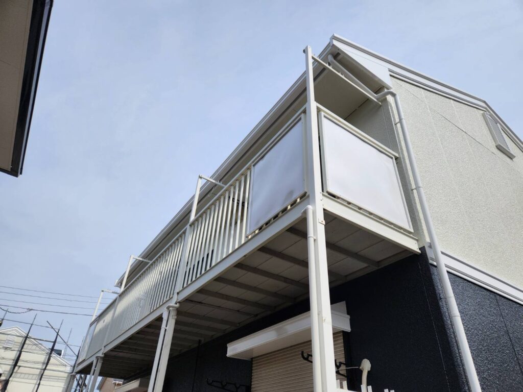 破風や樋などの付帯部も屋根・外壁同様無機塗料で施工し、劣化速度を同じにすることで見た目も良く、修繕のタイミングも同じになる為コスト削減に繋がります。