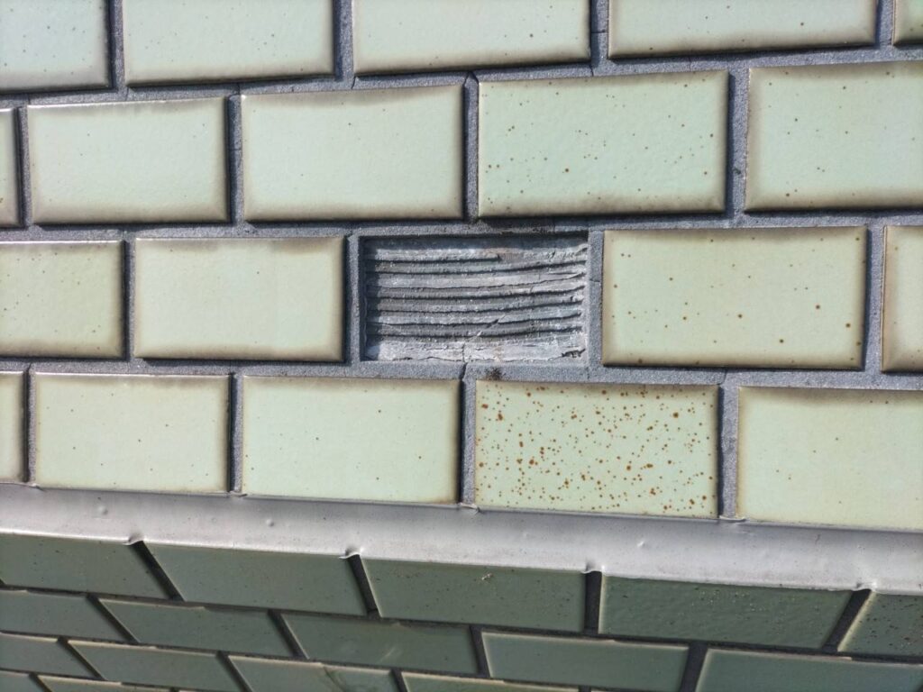 既存タイル撤去