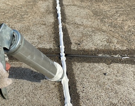 伸縮目地シール打ち込み