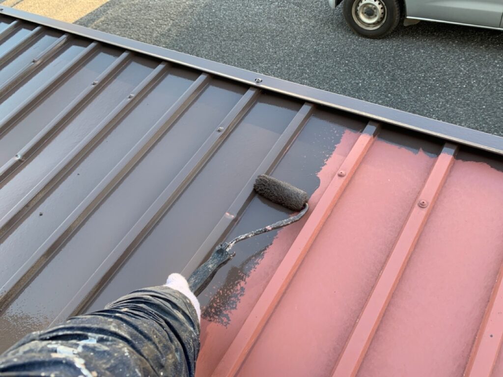 駐輪場屋根中塗り