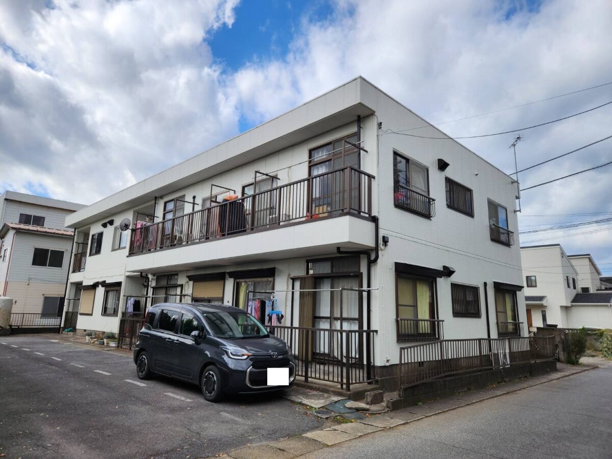 剥がれや錆を徹底補修！高性能のシリコン塗料でアパートの外観と耐久性を実現