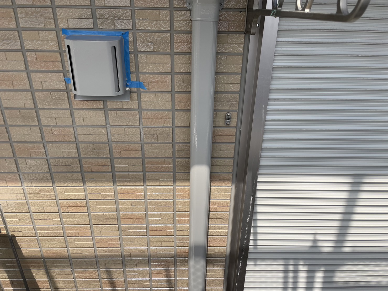 千葉県市原市アパート　付帯塗装（ベランダ内壁・スリムダクト・ガスメーターパイプ塗装）