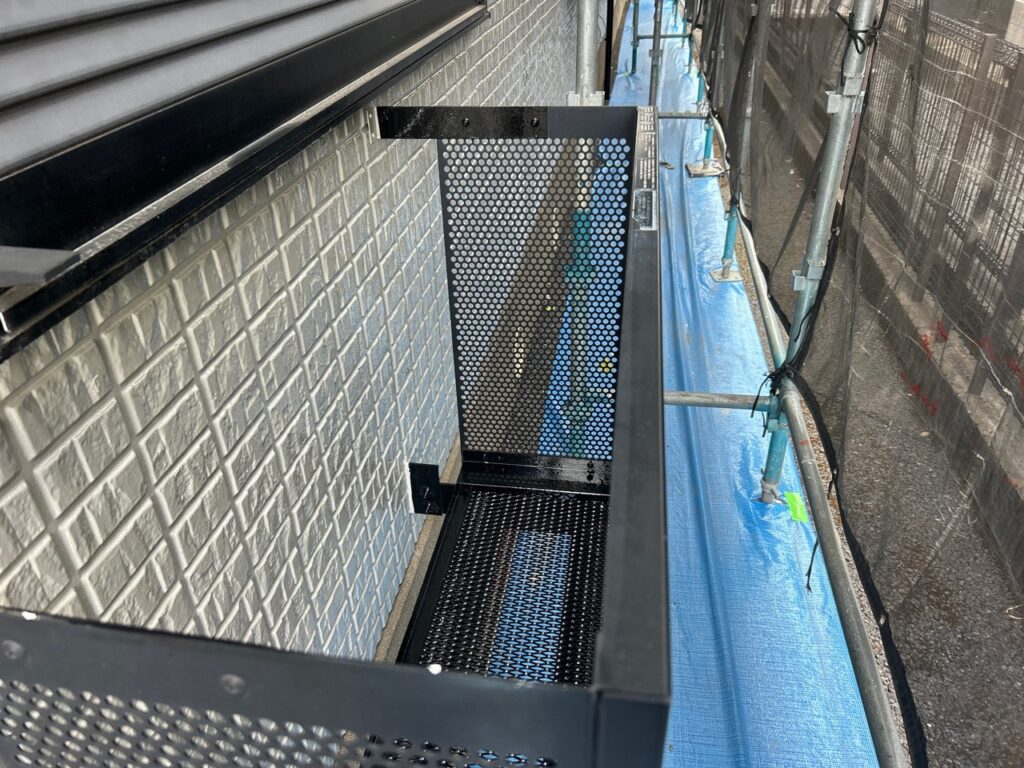 千葉県市原市アパート　付帯塗装（鉄骨階段・鉄部・ガス収納庫塗装）