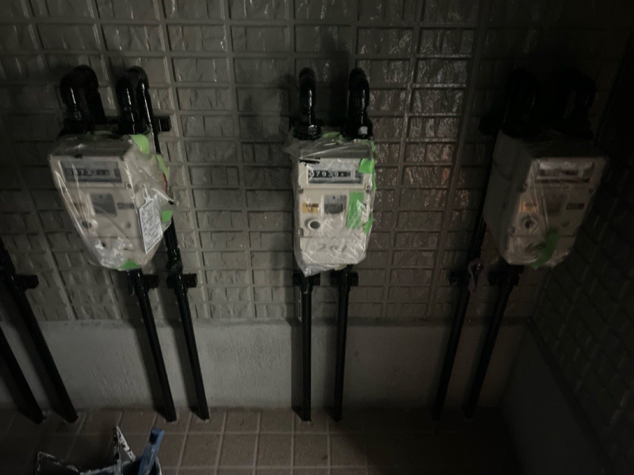 千葉県市原市アパート　付帯塗装（ガスメーターパイプ塗装）