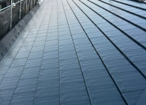 屋根塗装中塗り施工後