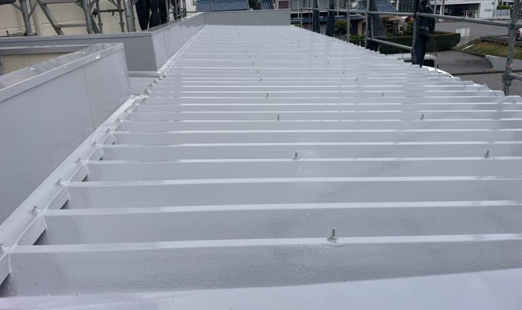 折半屋根塗装完了