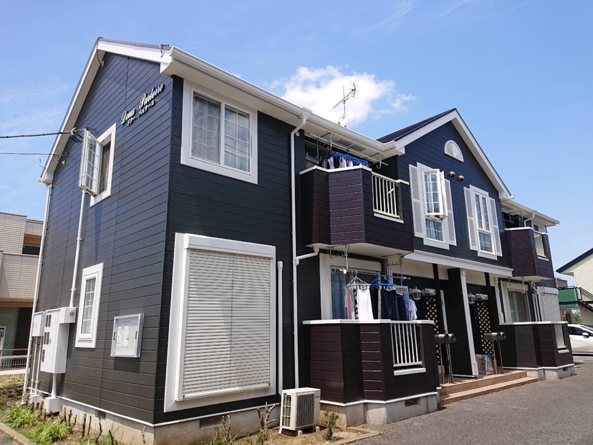 長期間美観を守る超高耐久な無機塗料でピンクからモダンなネイビーへ一新！