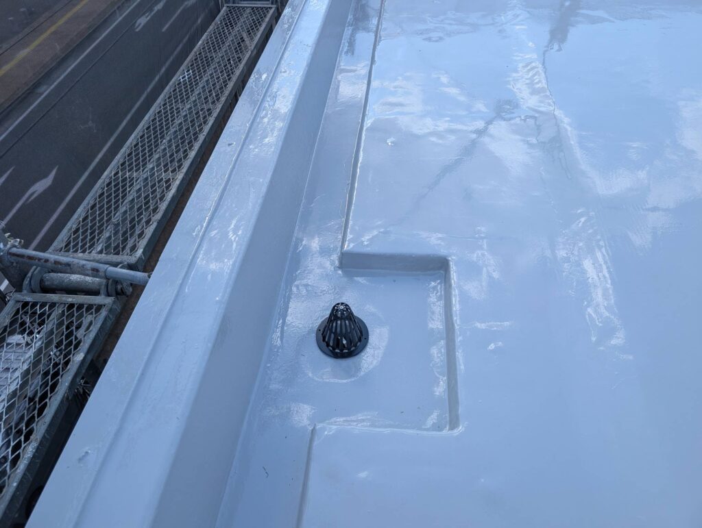 最も雨漏りしやすい排水溝には改修用ドレンを新しく設置しました。