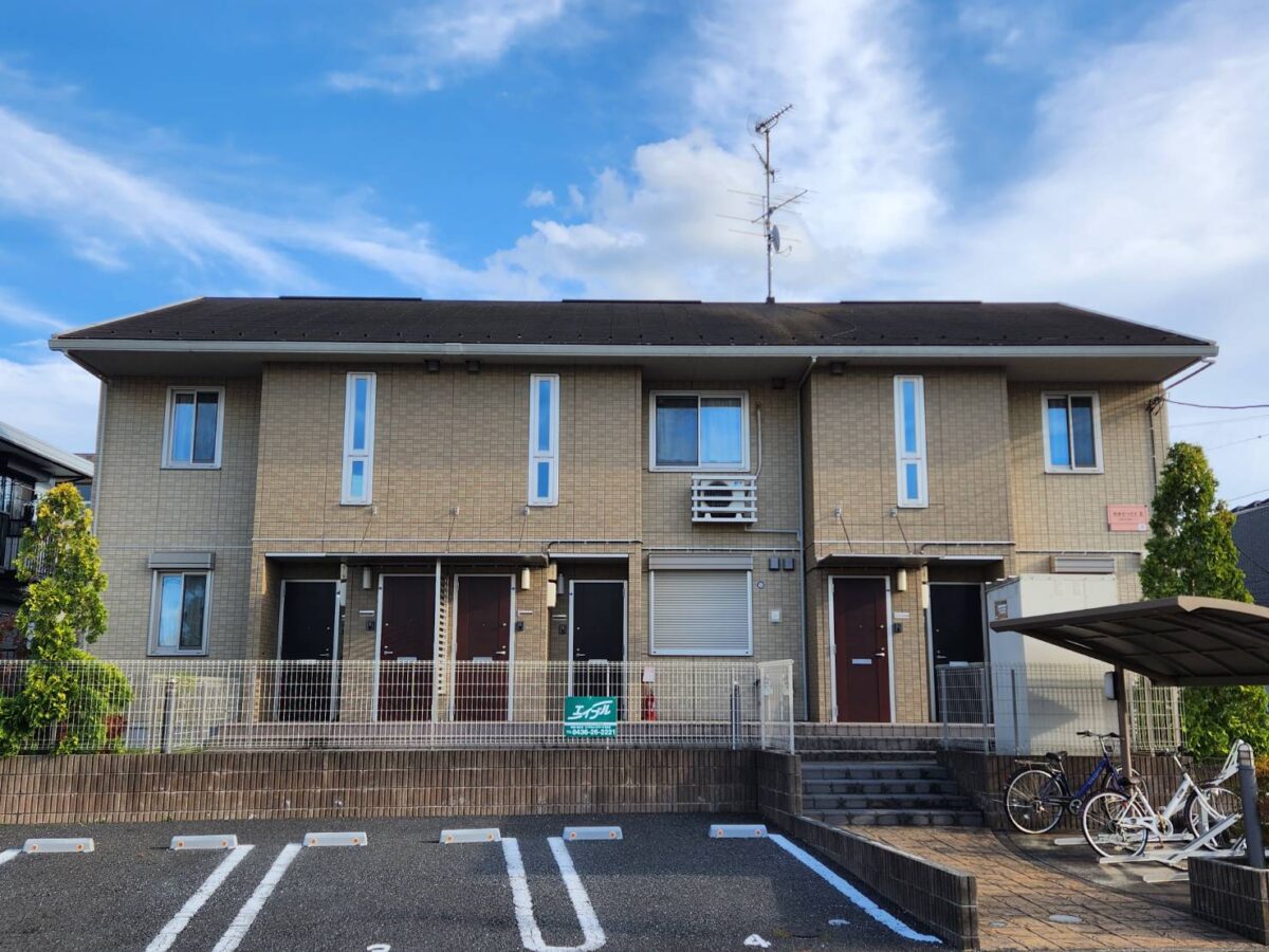 無機塗料のクリヤー塗装で既存のサイディングそのままに長期の耐侯年数とツヤへ