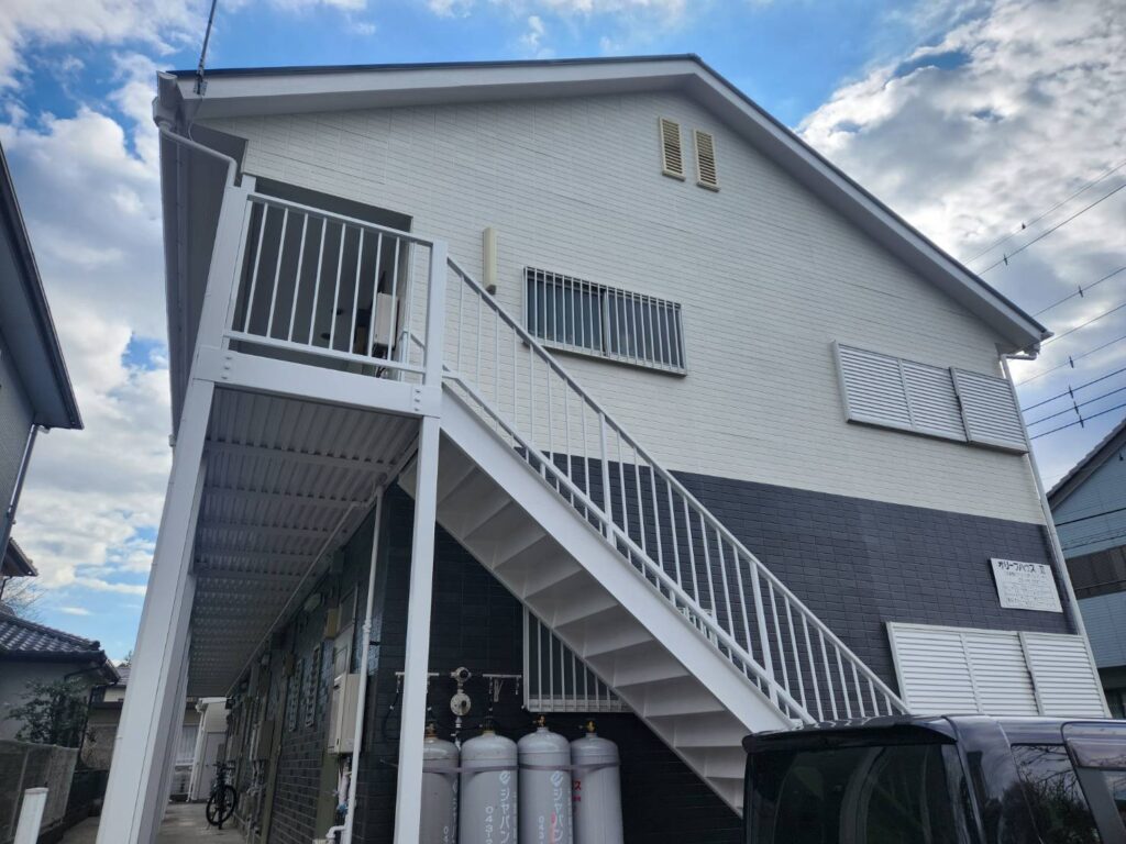 無機塗料で施工したため、ツヤ・耐候性が蘇りました。