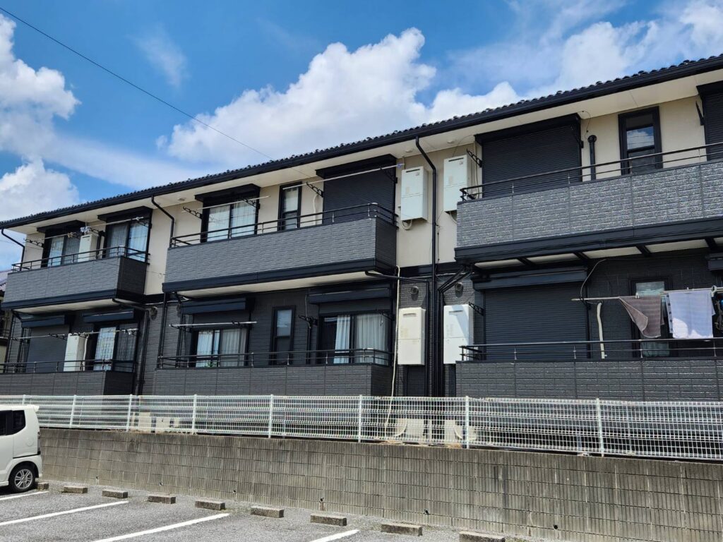 ツートンカラーにより優しくも都会的な印象の外観になりました。