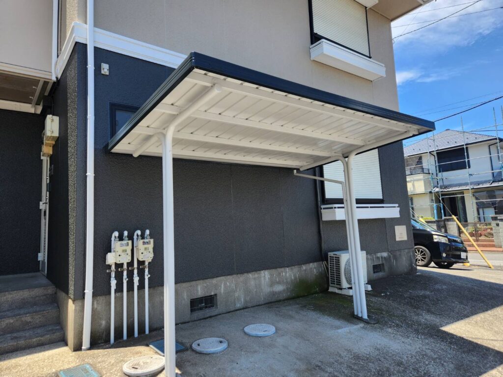 駐輪場は鉄骨がピカピカに蘇りアパートのあｋンりが隅々まで行き届いている印象を入居希望者に与えます。