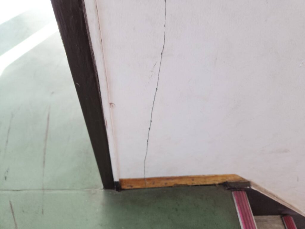 階段室壁（内部）