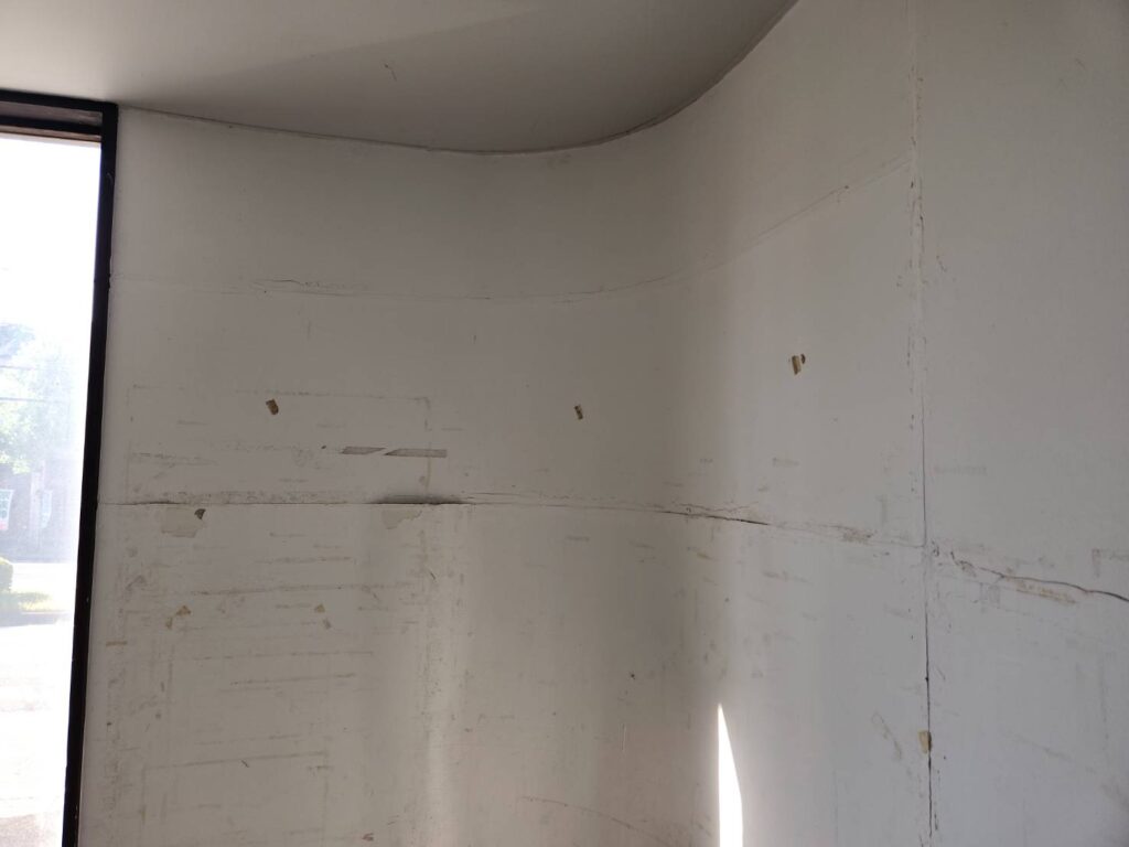 階段室壁（内部）