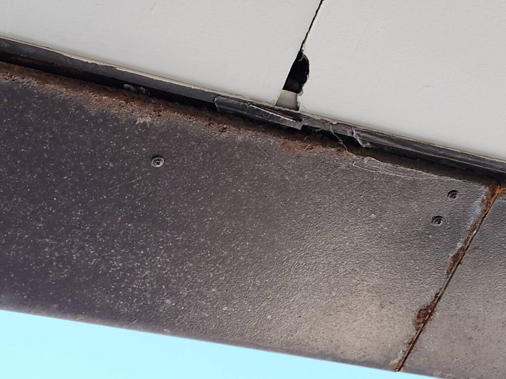 下笠木・軒天部分