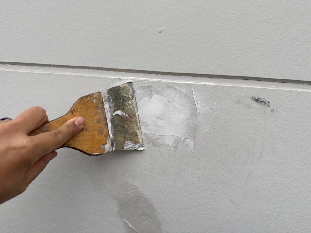 外壁補修(パテ処理)