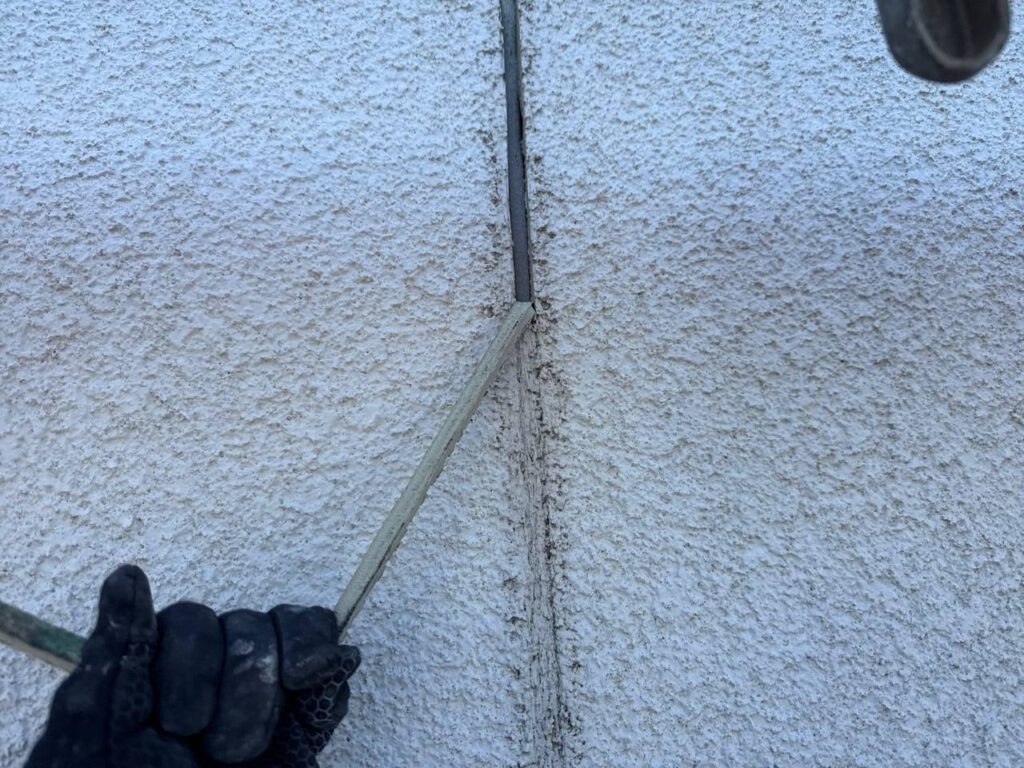 既存コーキング撤去