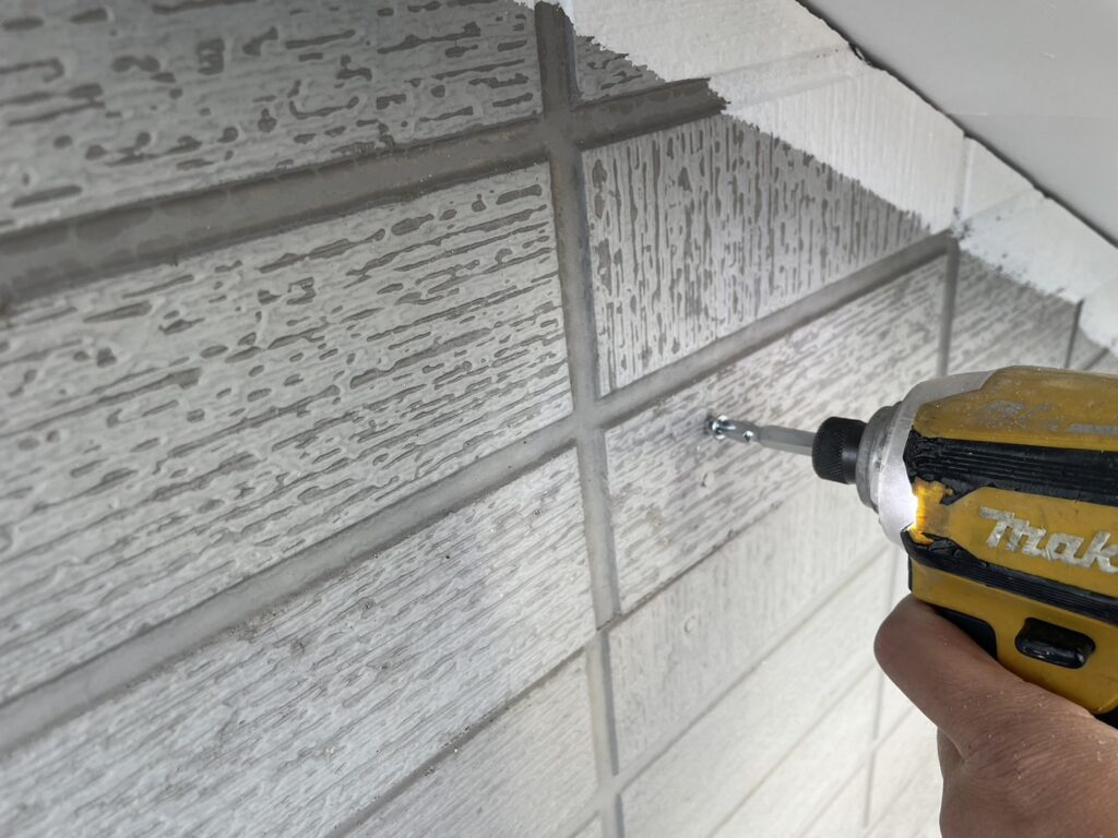 下地処理(ビス留め)