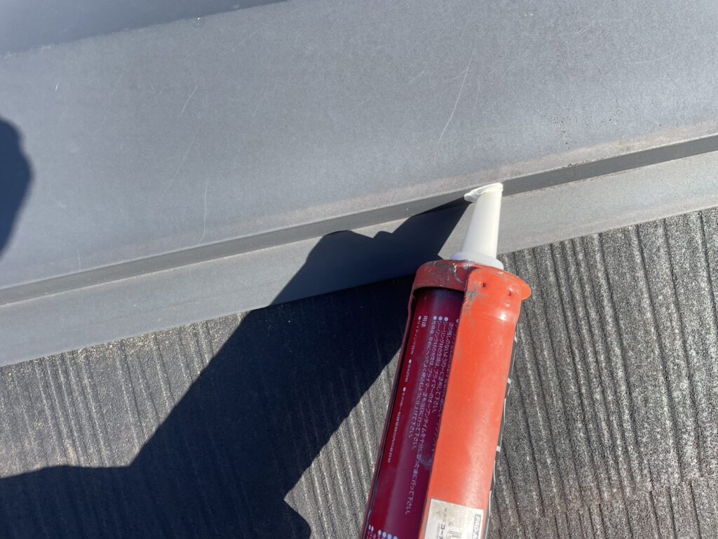 下地処理(屋根釘頭コーキング)