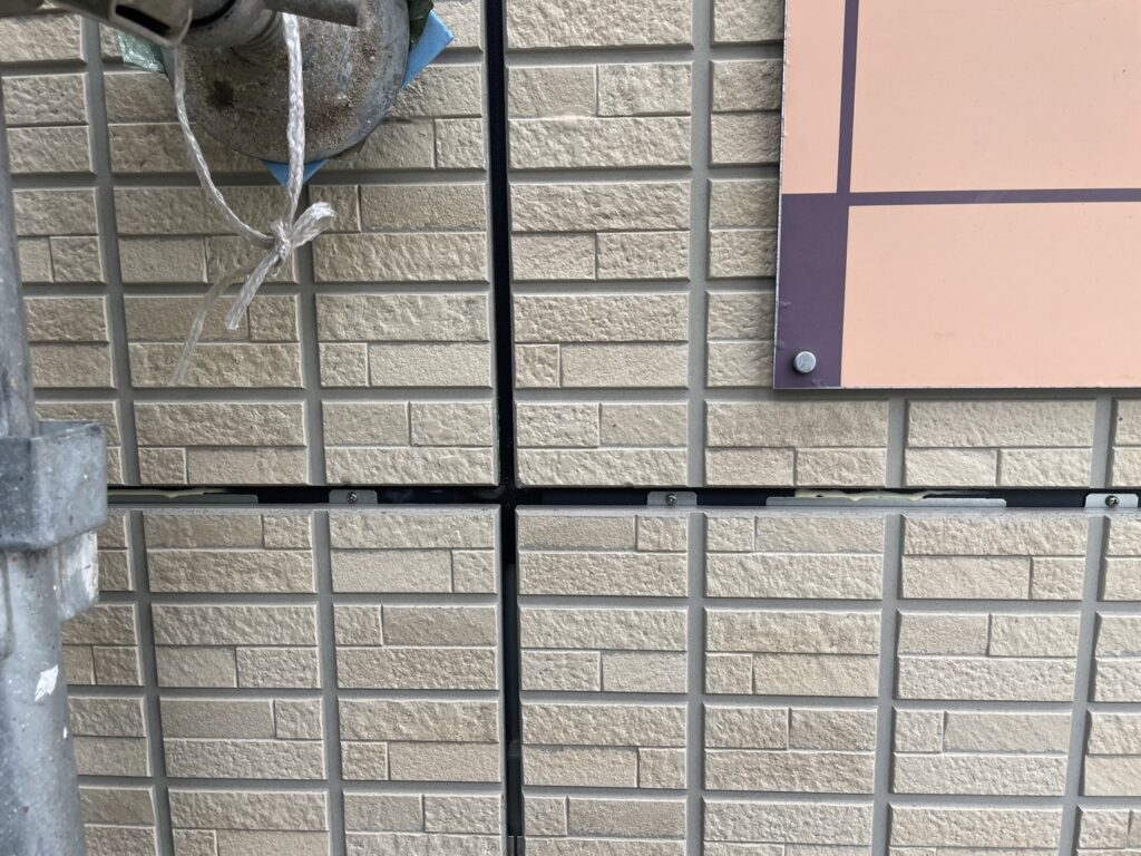 既存コーキング撤去後