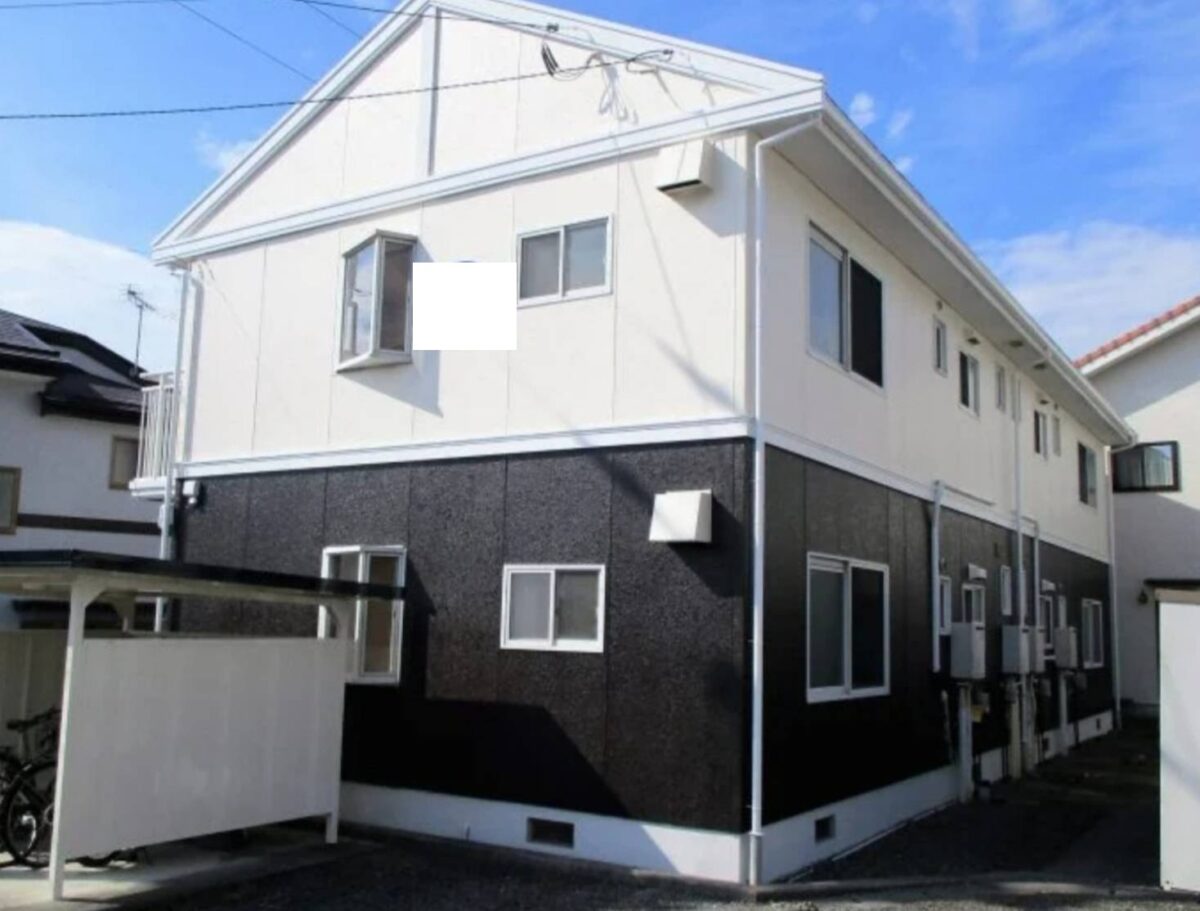 KFワールドセラで耐久性と美観を両立！アパートをシックなツートンに一新！