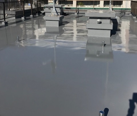 通気緩衝工法で屋上の膨れや雨漏りを防ぎ、建物の資産価値を守る