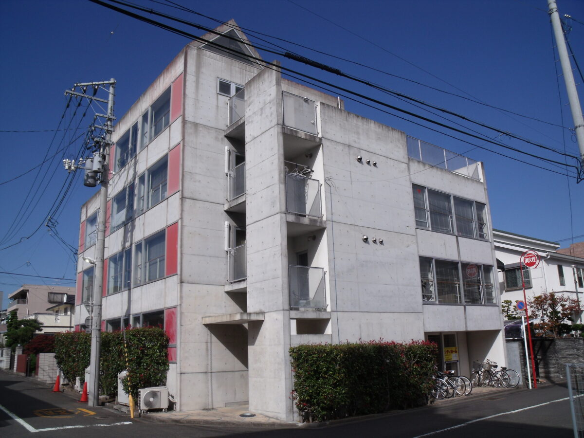 コンクリートの質感を再現！撥水・美観を両立した工法です。