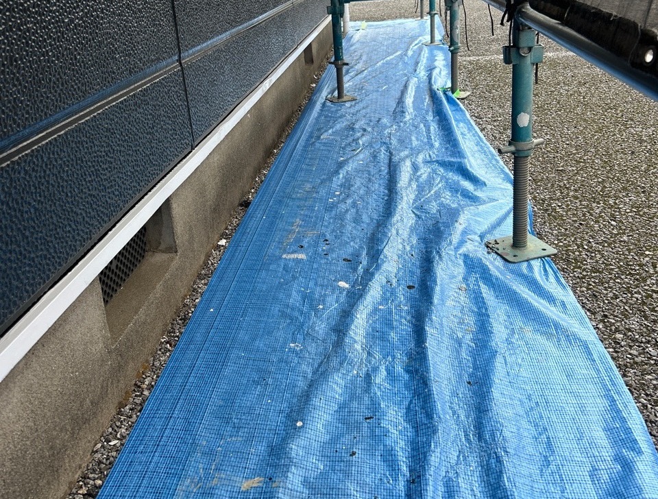 千葉県袖ケ浦市アパートB棟　付帯塗装（鉄骨階段・水切り・ガラリ・スリムダクト・物干し金具塗装）