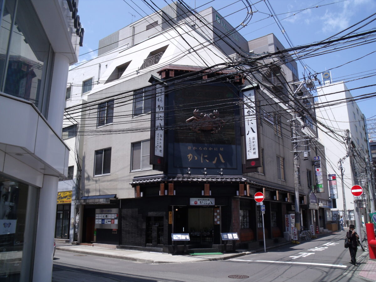 建物の風格を守り、打放しコンクリートの美しさを再現しました